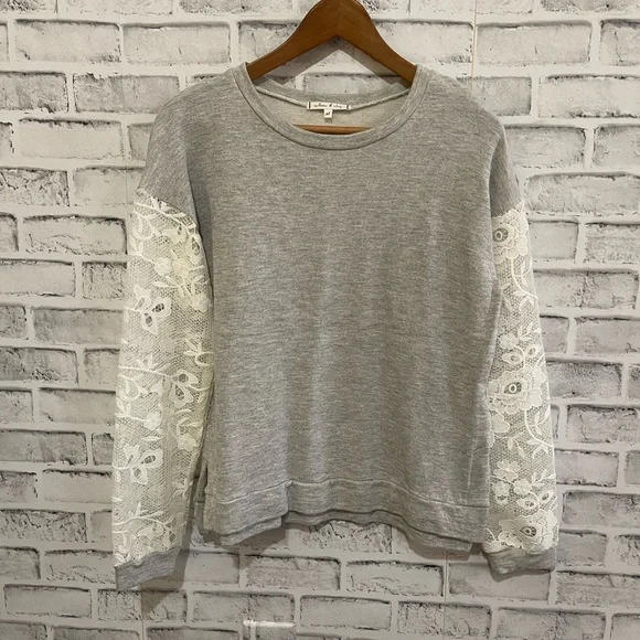 Women’s Willow & Clay gray crew neck sweatshirt with lace sleeves Medium - Picture 1 of 4